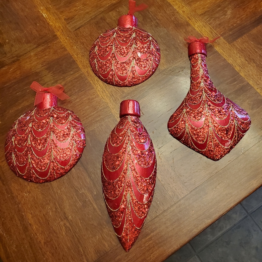 Holiday Wall Ornaments Red/Gold